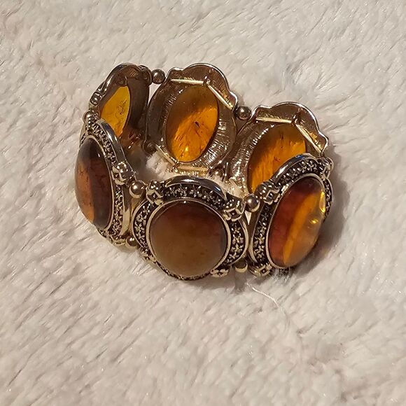 Elegant Faux Goldtone and Amber Strech Bracelet - Picture 4 of 4